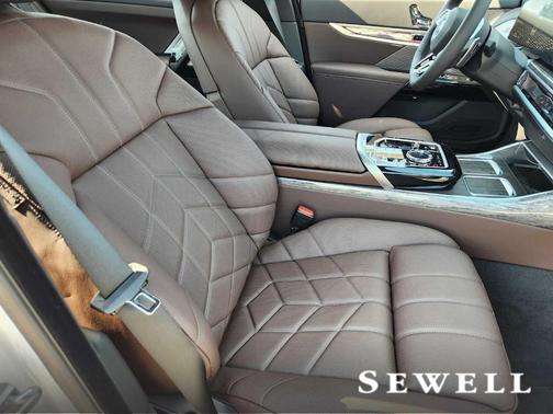 2026 BMW 750e xDrive