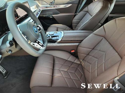 2026 BMW 750e xDrive