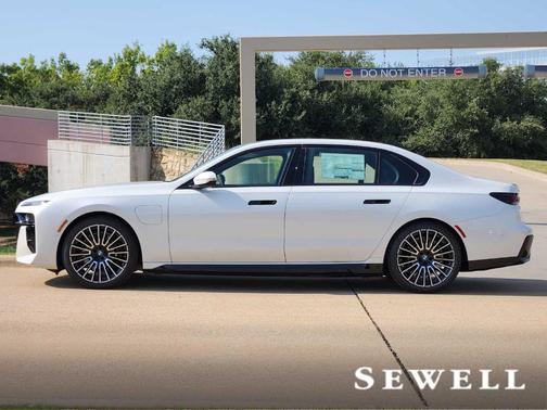 2026 BMW 750e xDrive