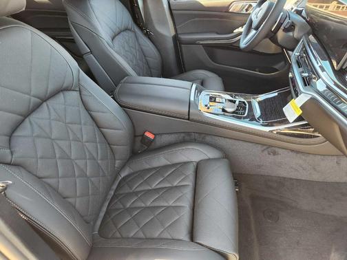 Gray Metallic 2027 BMW X7 xDrive40i
