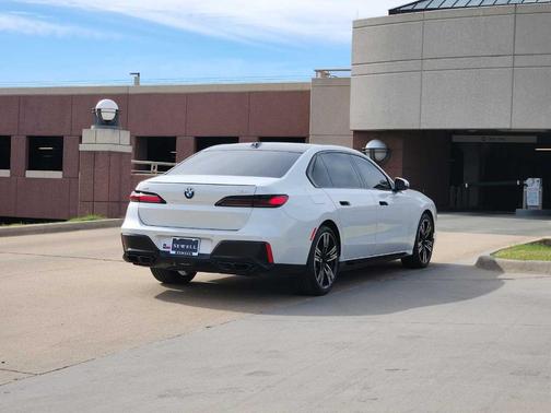2025 BMW 760 760i xDrive