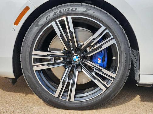 2025 BMW 760 760i xDrive