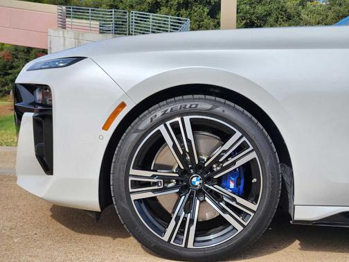 2025 BMW 760 760i xDrive