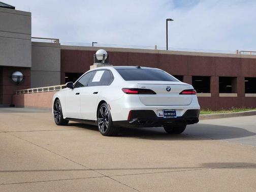 2025 BMW 760 760i xDrive