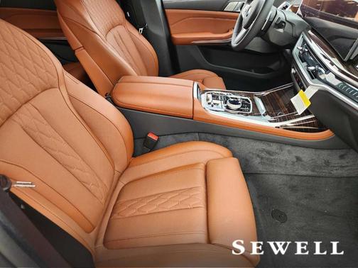 Gray Metallic 2027 BMW X7 xDrive40i