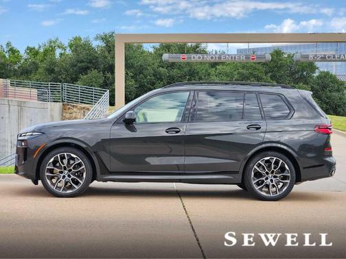 Gray Metallic 2027 BMW X7 xDrive40i