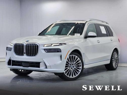 Mineral White Metallic 2025 BMW X7 xDrive40i