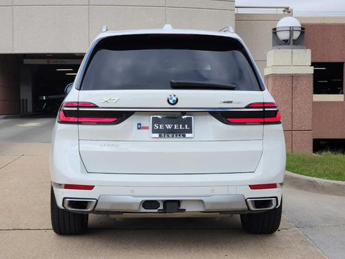 2025 BMW X7 xDrive40i
