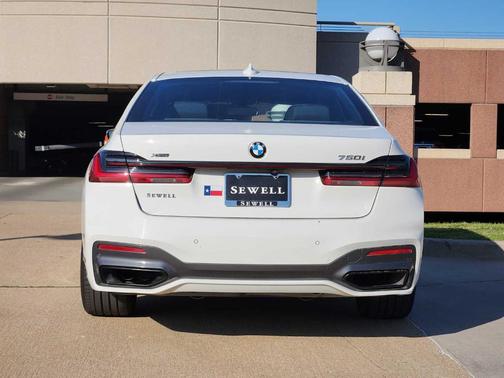 2022 BMW 750 i xDrive
