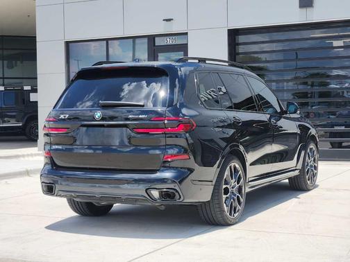2025 BMW X7 xDrive40i