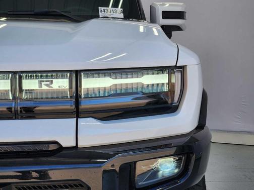 White 2025 GMC HUMMER EV SUV 3X