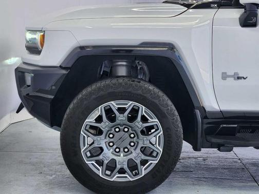 White 2025 GMC HUMMER EV SUV 3X