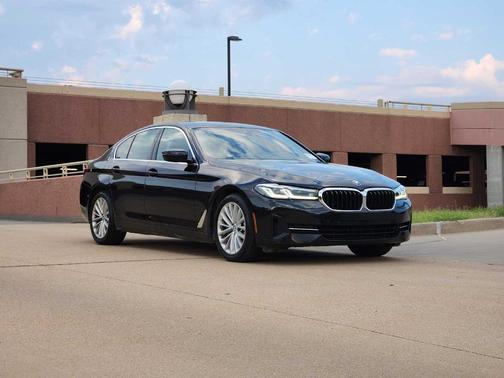 2022 BMW 530 i