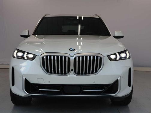 Mineral White 2026 BMW X5 xDrive40i