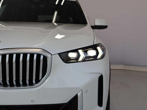 Mineral White 2026 BMW X5 xDrive40i