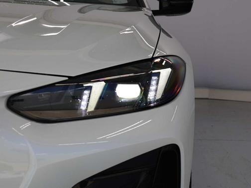 Mineral White Metallic 2025 BMW M440 i xDrive