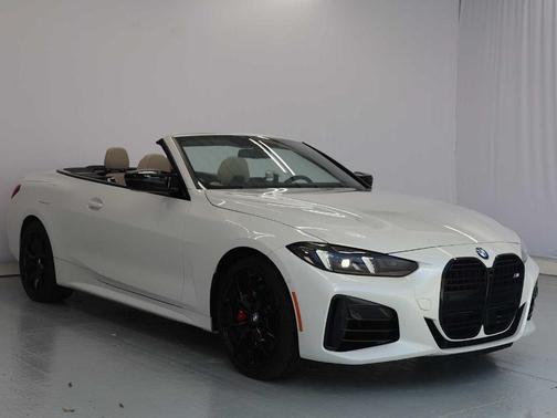 Mineral White Metallic 2025 BMW M440 i xDrive