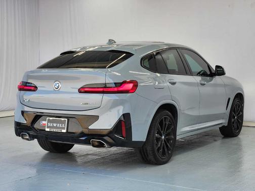 Gray Metallic 2024 BMW X4 xDrive30i