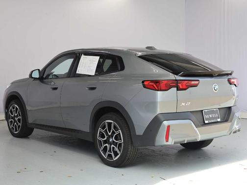Gray Metallic 2025 BMW X2 xDrive28i