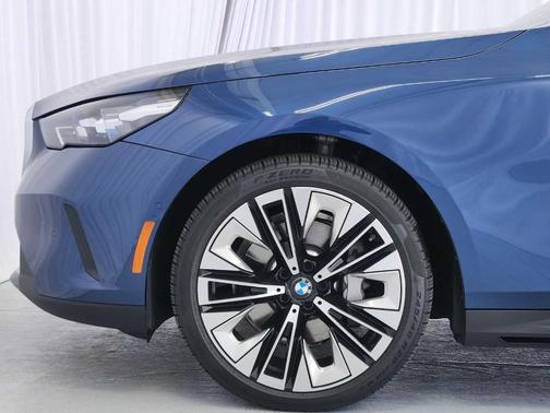 Phytonic Blue Metallic 2026 BMW 530 i