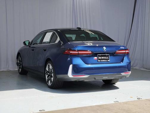 Phytonic Blue Metallic 2026 BMW 530 i