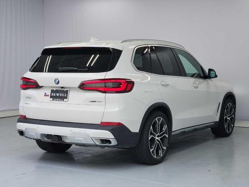 Alpine White 2023 BMW X5 xDrive40i