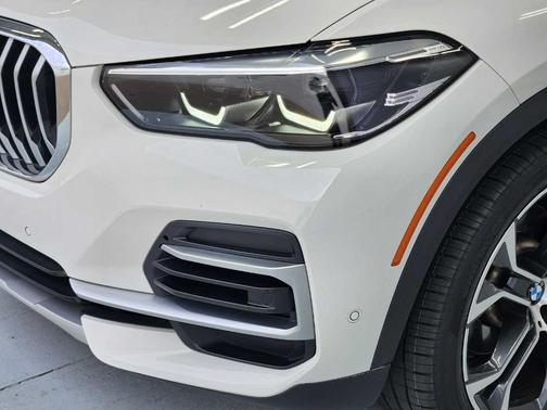 Alpine White 2023 BMW X5 xDrive40i