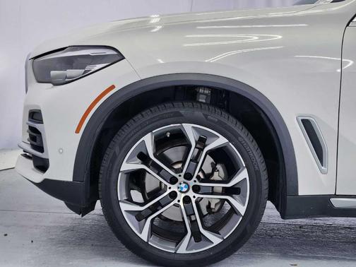 Alpine White 2023 BMW X5 xDrive40i