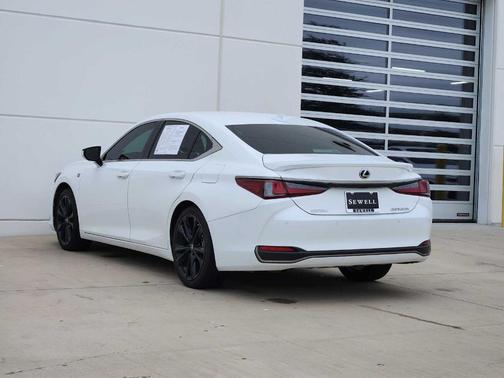 2024 Lexus ES 300h F SPORT Handling