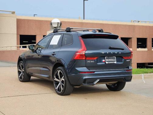 2022 Volvo XC60 B6 R-Design