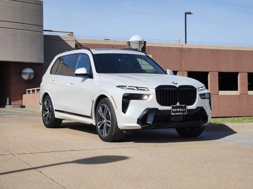 Mineral White Metallic 2026 BMW X7 xDrive40i