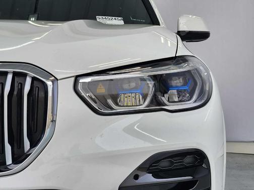 Alpine White 2023 BMW X5 PHEV xDrive45e