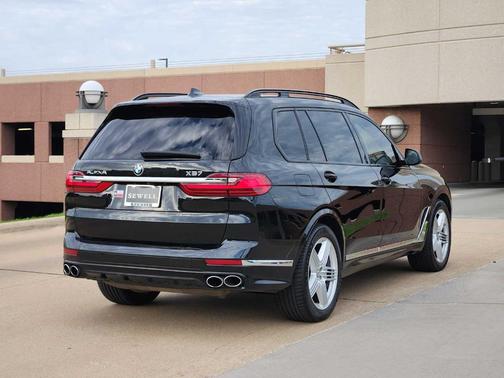 2022 BMW X7 M50i