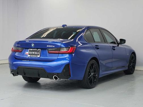 Portimao Blue Metallic 2023 BMW 330e 330e