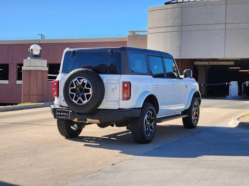 2024 Ford Bronco Outer Banks