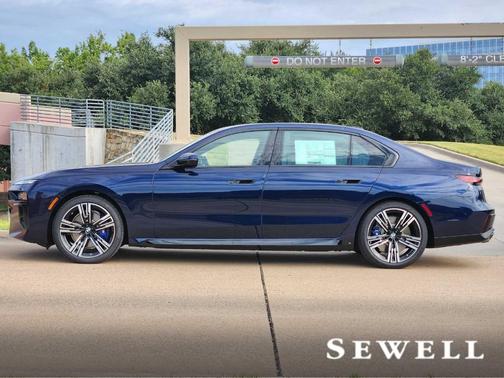 2025 BMW 760 760i xDrive