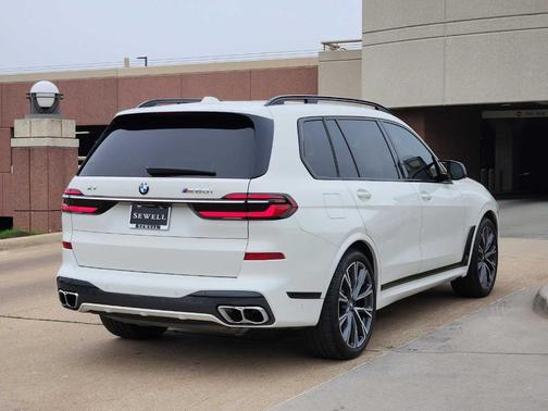 2023 BMW X7 M60i