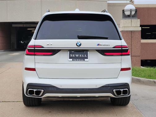2023 BMW X7 M60i