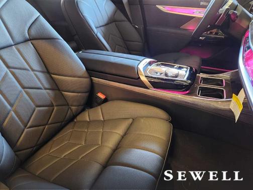 2025 BMW 750e xDrive