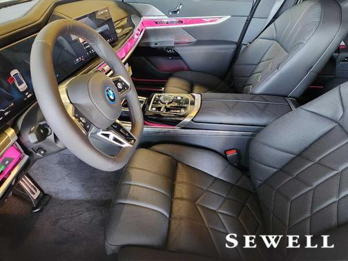 2025 BMW 750e xDrive