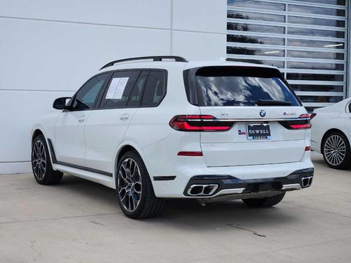 2025 BMW X7 M60i