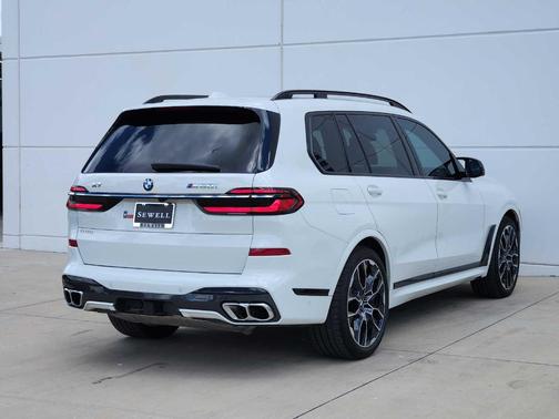 2025 BMW X7 M60i