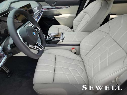 2025 BMW 760 760i xDrive