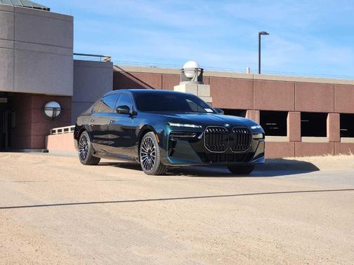 2025 BMW 760 760i xDrive