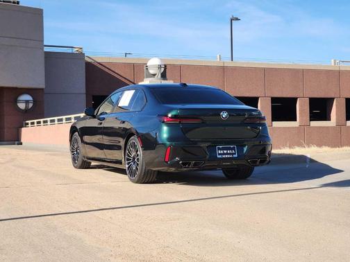 2025 BMW 760 760i xDrive