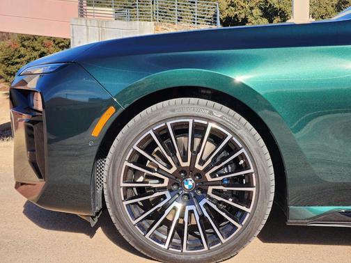 2025 BMW 760 760i xDrive