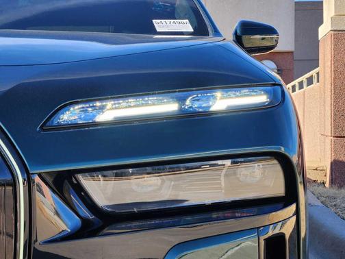 2025 BMW 760 760i xDrive