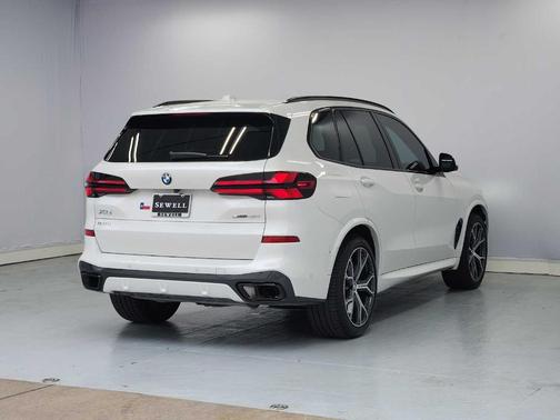 Mineral White Metallic 2024 BMW X5 sDrive40i