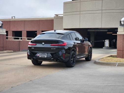 2023 BMW X4 xDrive30i