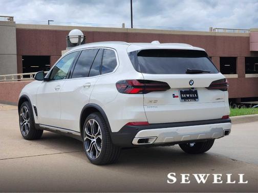 Mineral White Metallic 2026 BMW X5 xDrive40i